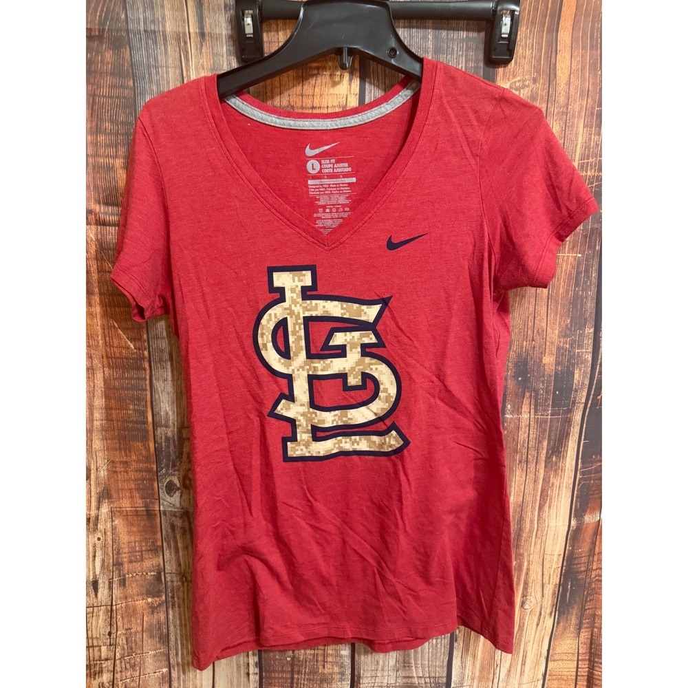 Nike St Louis Cardinals MLB Womens Red Camo Logo V-Neck Slim Fit T-Shirt Large